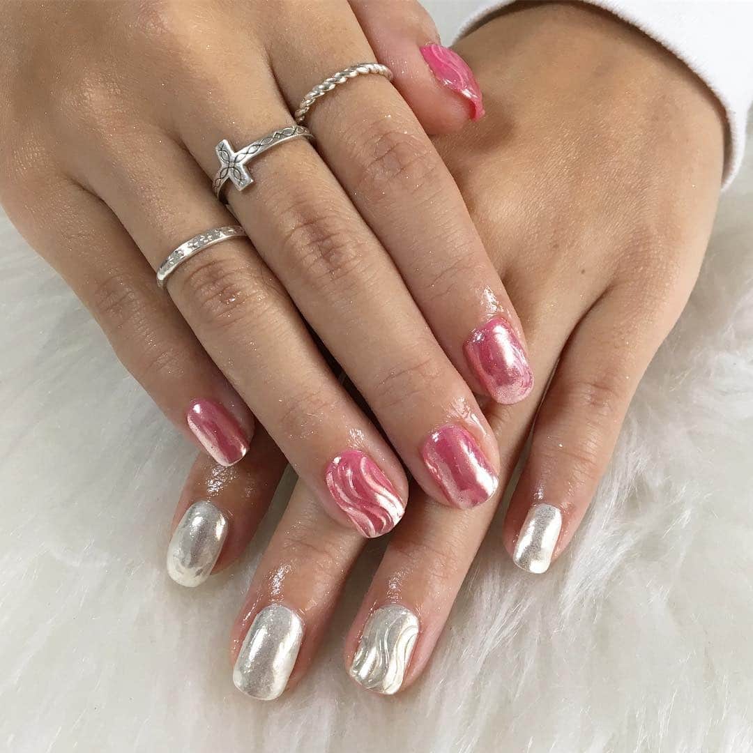 7. Rose Chrome Waves - kawaii nail ideas