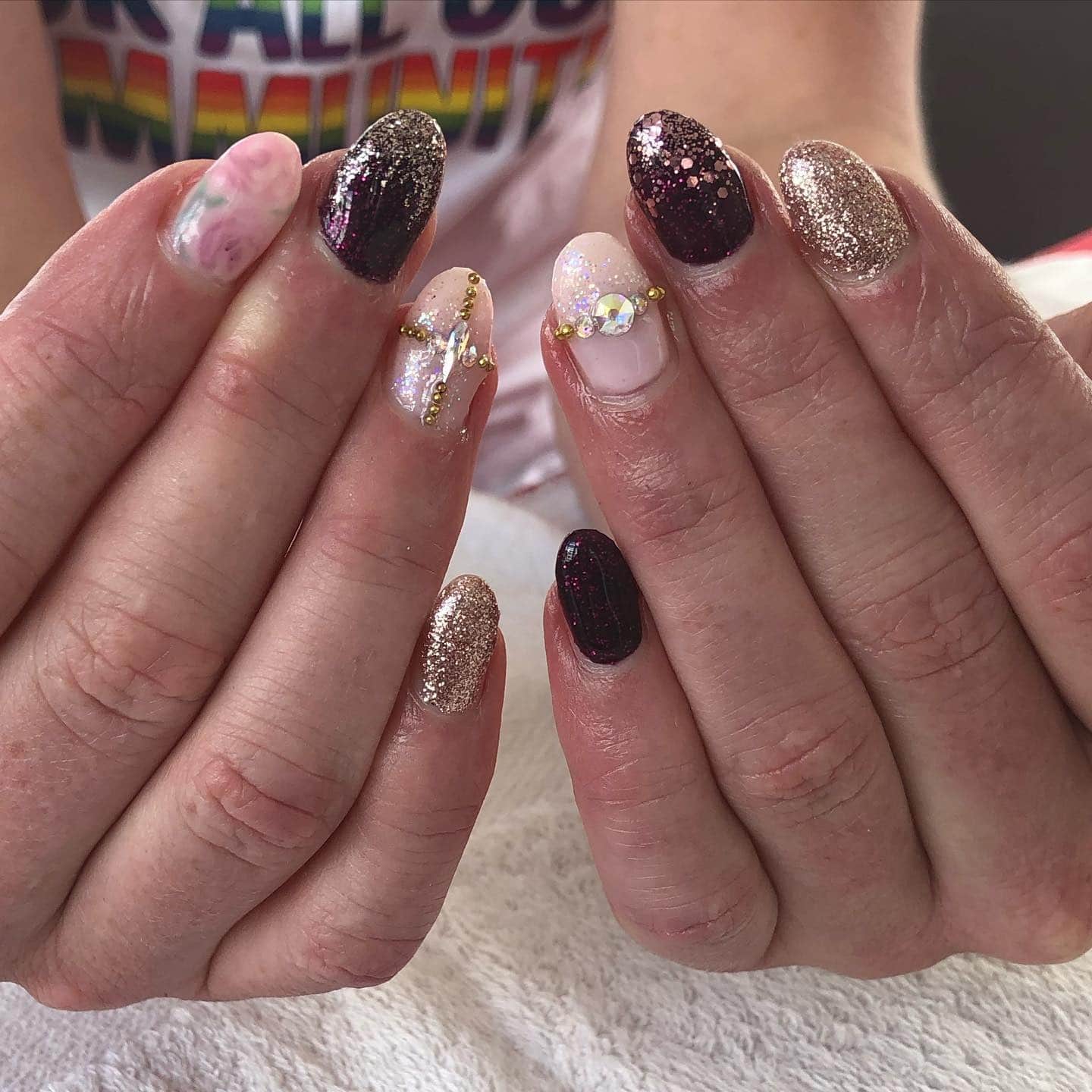 4. Vintage Glam Mix - maroon and gold nail ideas