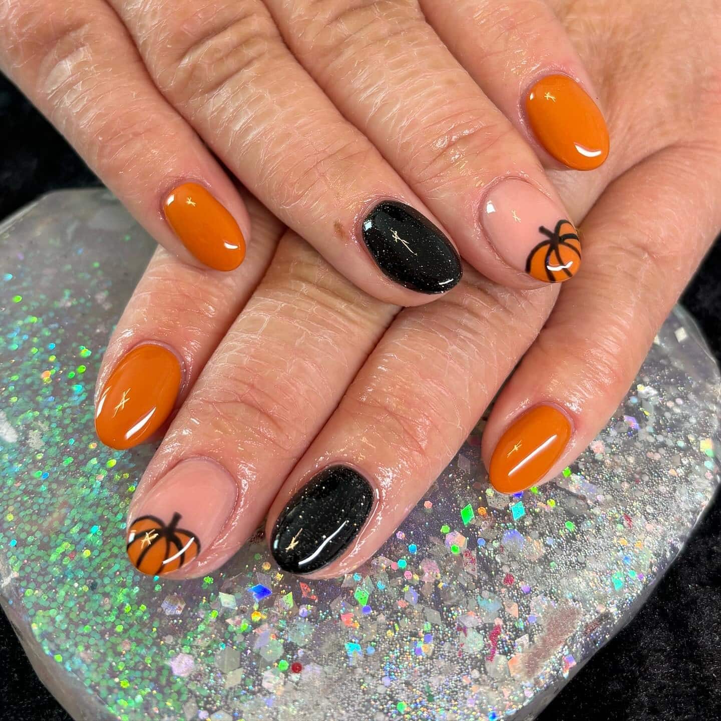 16. Pumpkin Sparkle Accent - orange and black nail ideas