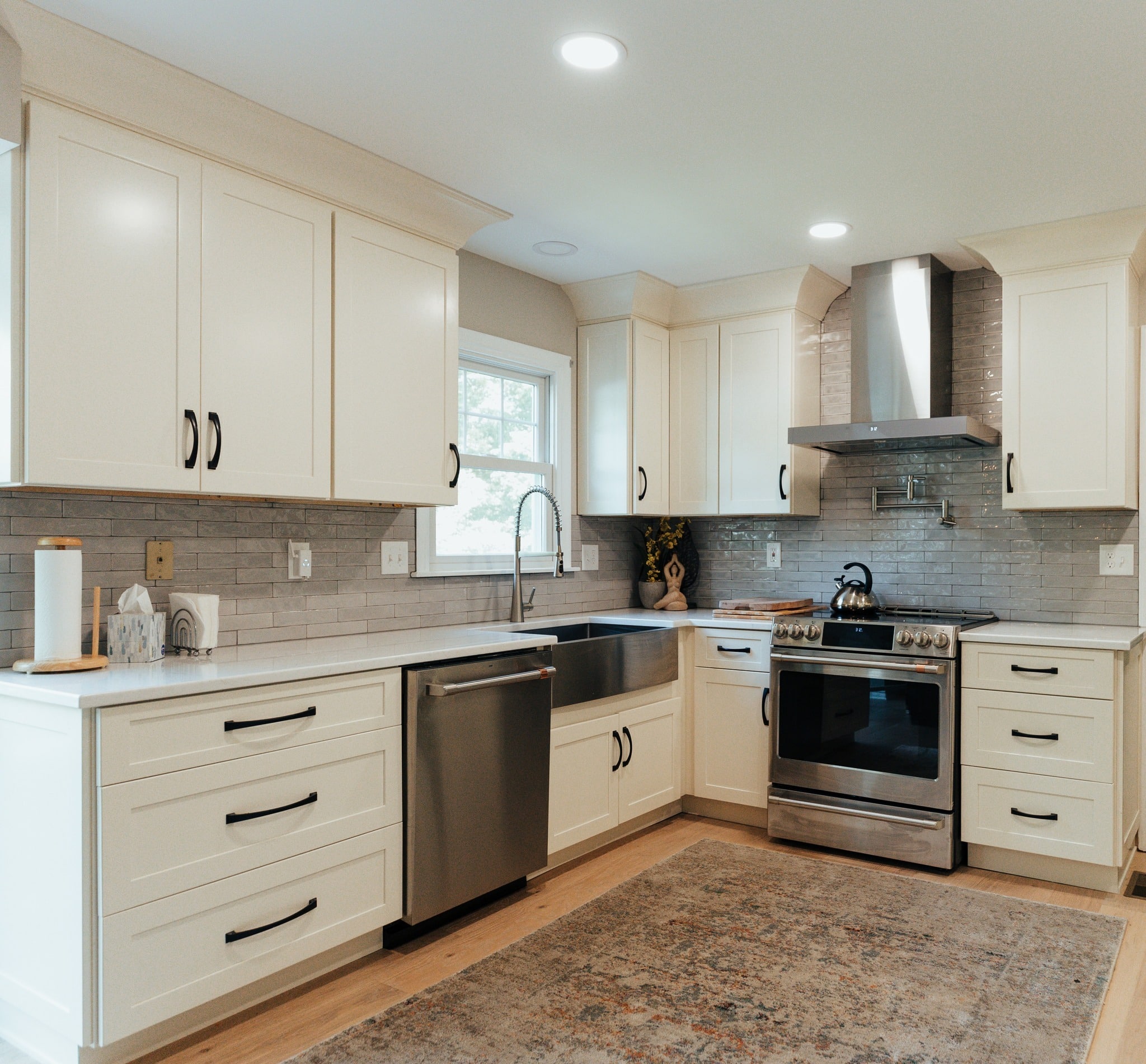 10. Contemporary Simplicity with Texture - backsplash ideas for white kitchen