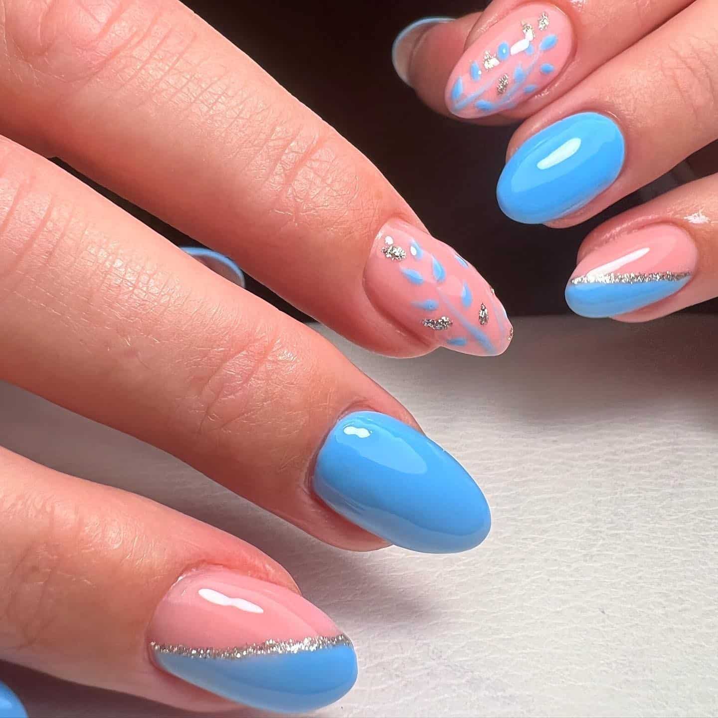 22. Periwinkle Leaf Accent Art with Silver Detailing - periwinkle nail ideas