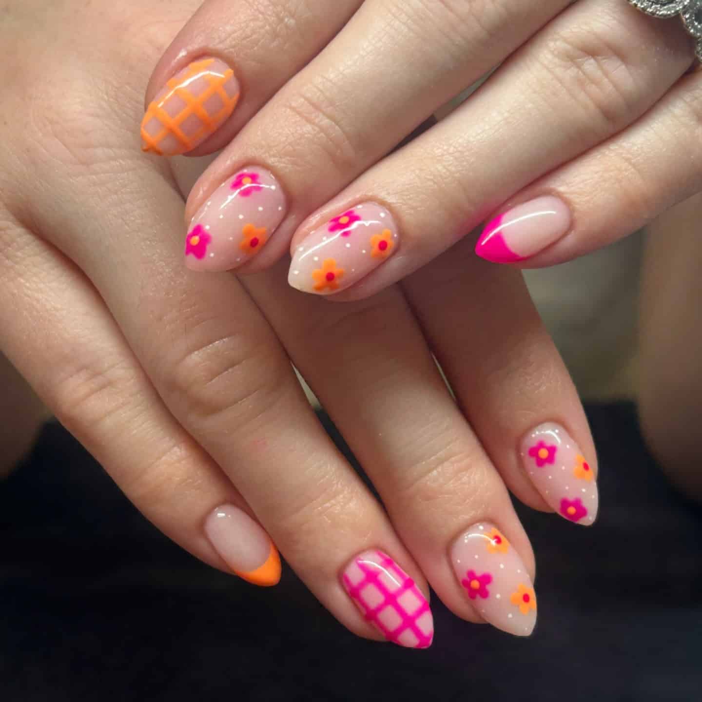 19. Retro Daisy and Grid Nails - pink and orange nail ideas