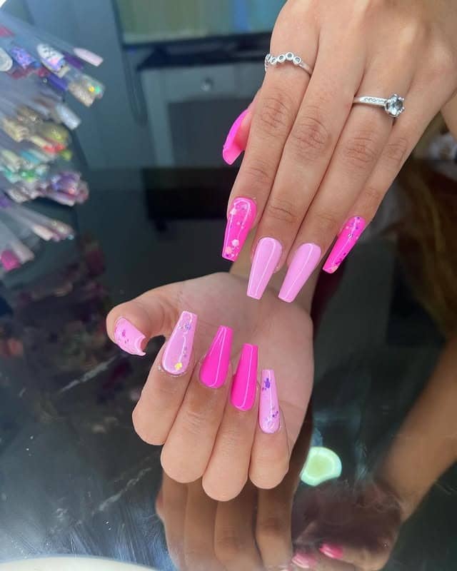 18. Two-Tone Pink Coffin Nails - pink coffin nail ideas