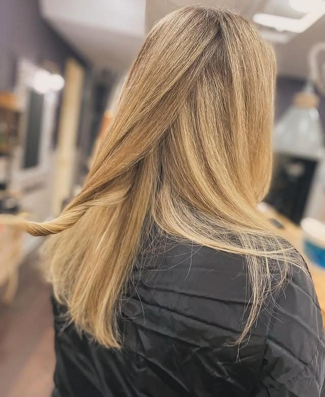 15. Golden Honey Straight Finish - Honey Blonde Hair with Highlights