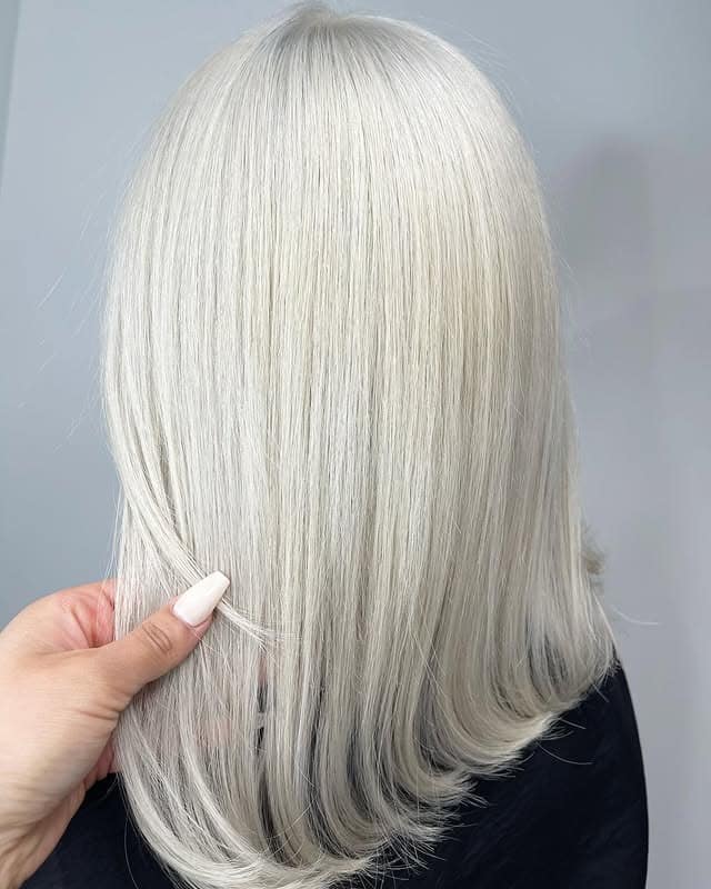 3. Frosted Platinum Lob - Platinum Hair Color