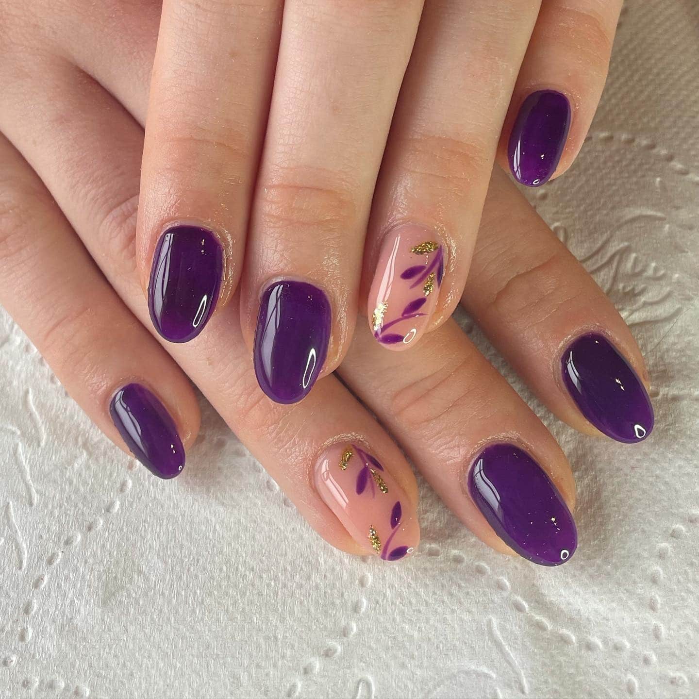 12. Deep Violet Petal Accents - purple and gold nail ideas