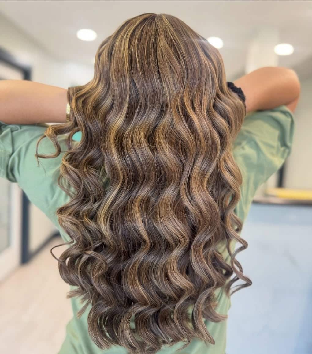 14. Caramel Ribbon Waves - Fall Hairstyles