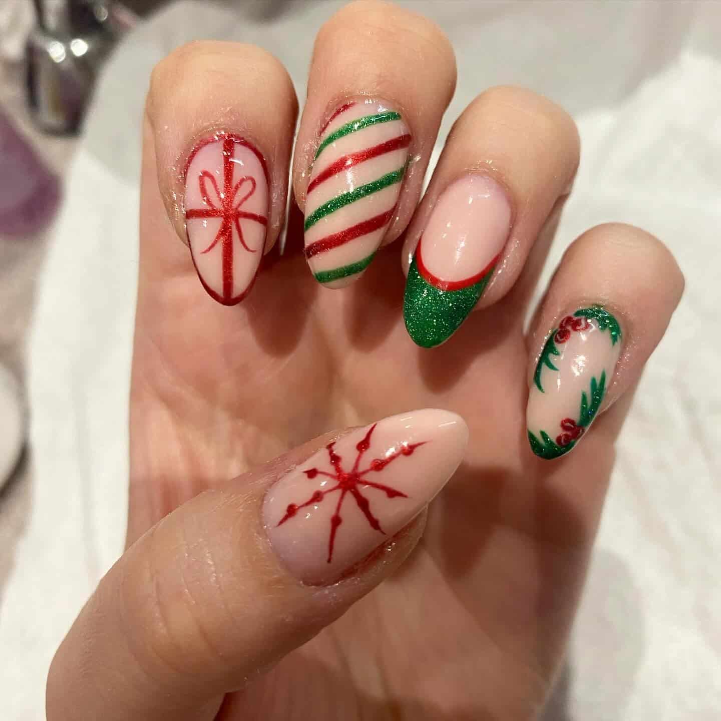 18. Gift Wrap Chic Nails - red and green nail ideas