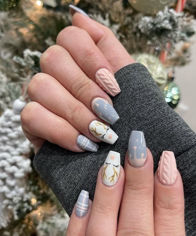 9. Frosted Reindeer & Knitted Charm - reindeer nail ideas