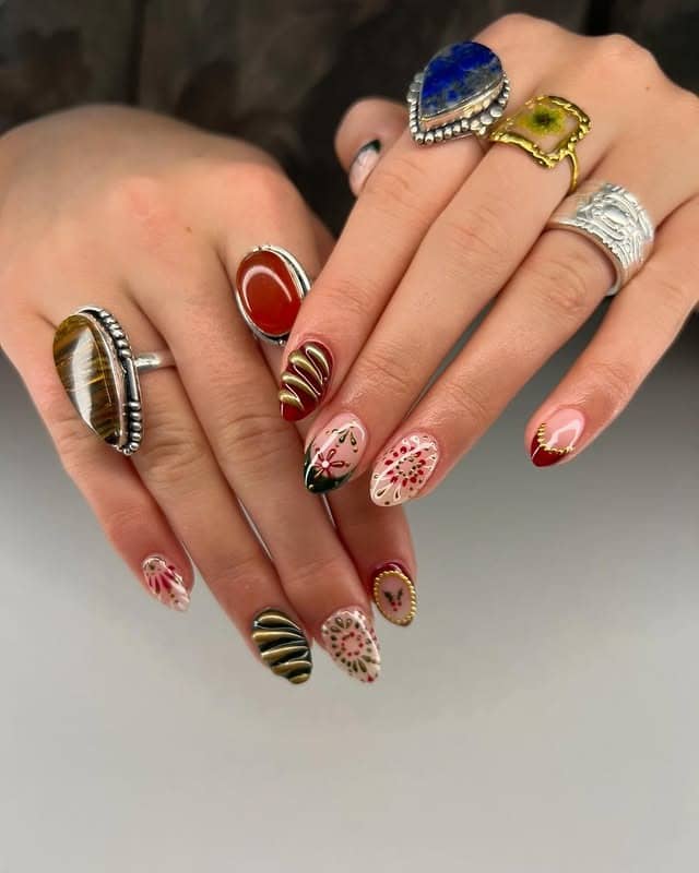 9. Vintage Christmas Glam - short christmas nail ideas