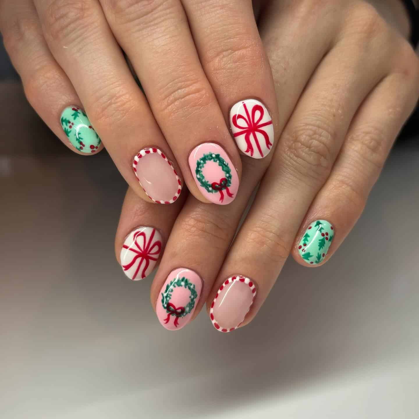 16. Classic Wreath and Ribbon Charm - short christmas nail ideas
