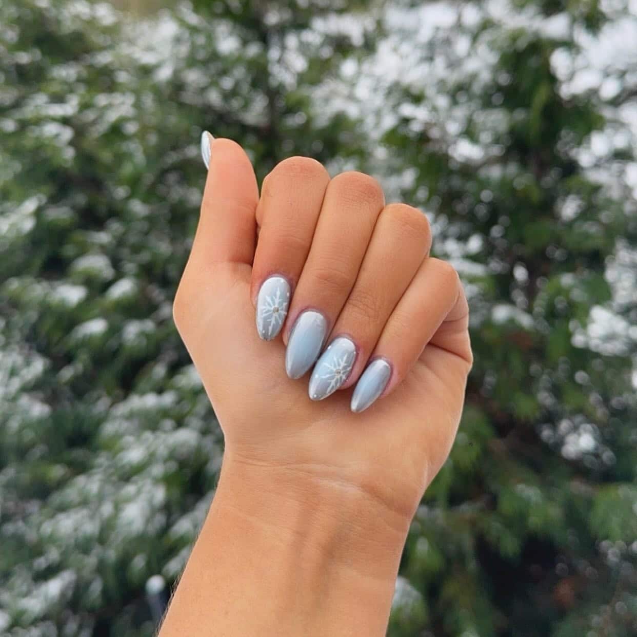 15. Frozen Silver Shimmer Nails - silver and blue nail ideas