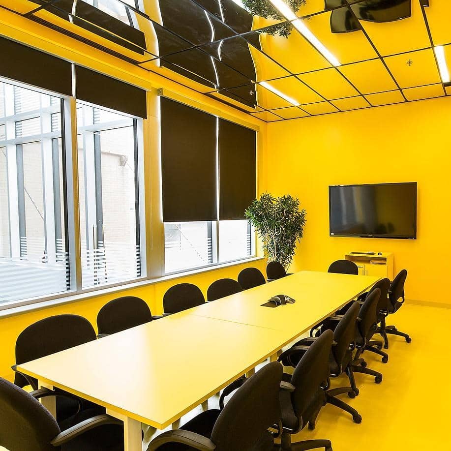 13. Golden Focus Room - yellow office ideas