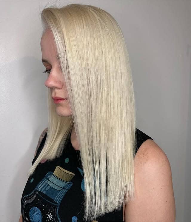 3. Buttery Platinum Sleek Bob - Platinum Blonde Hair