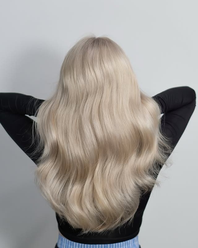 21. Champagne Platinum Waves - Platinum Blonde Hair