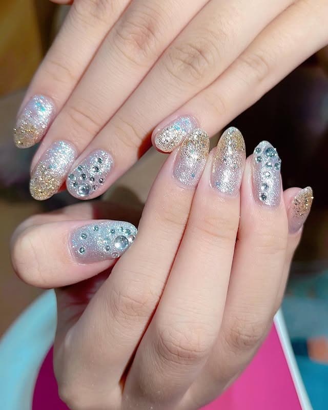 9. Frosted Silver and Gold Glitter Nails - simple diamond nail ideas