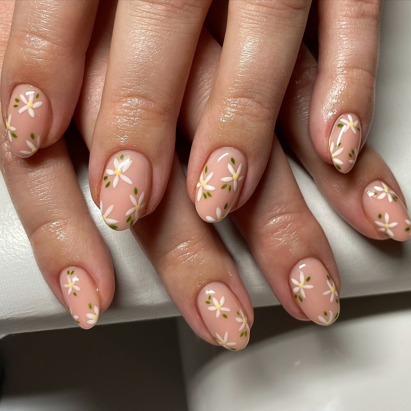 12. Classic Daisy Nude Nails - simple floral nail ideas