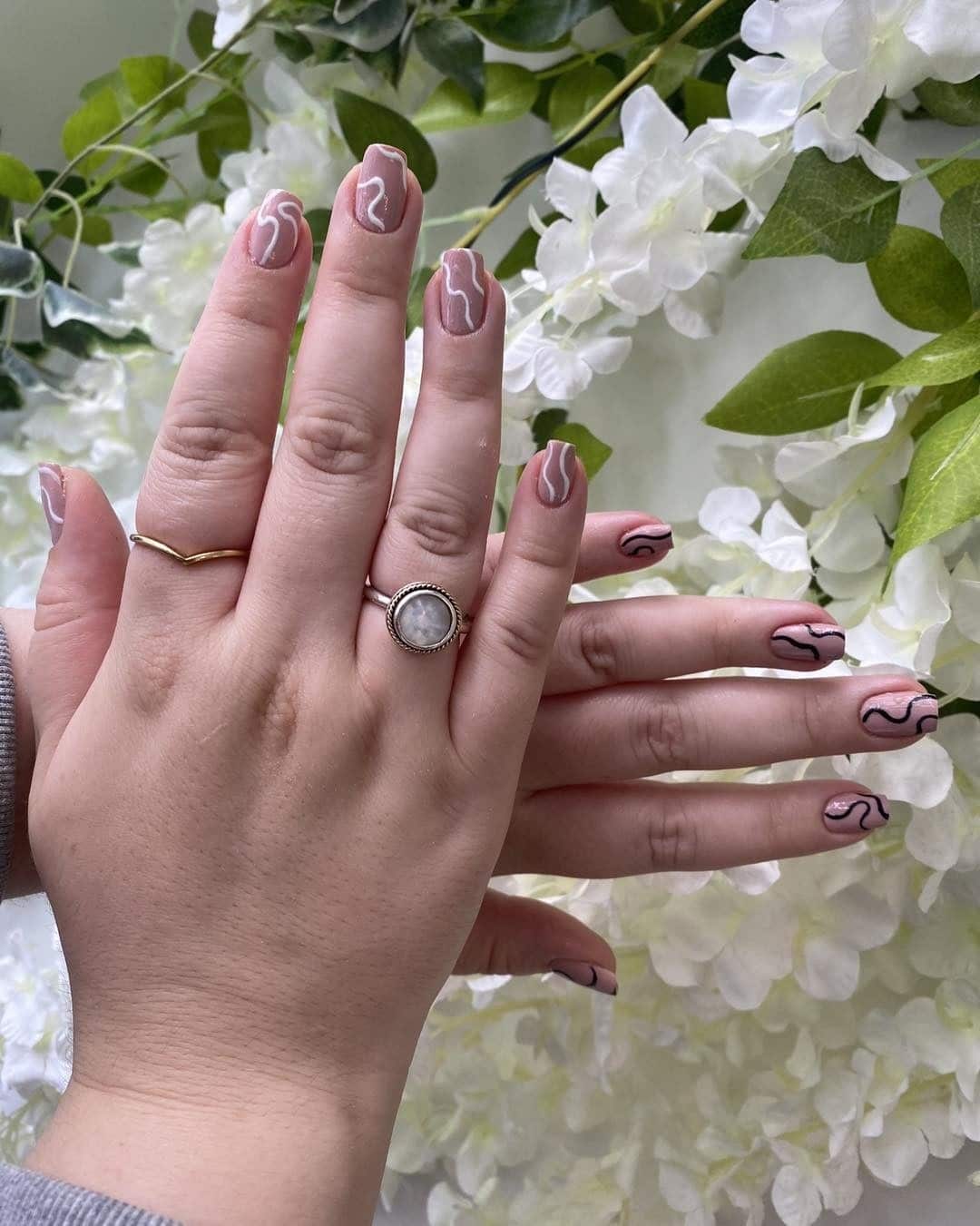 4. Neutral Squiggles in White and Charcoal - squiggly nail ideas