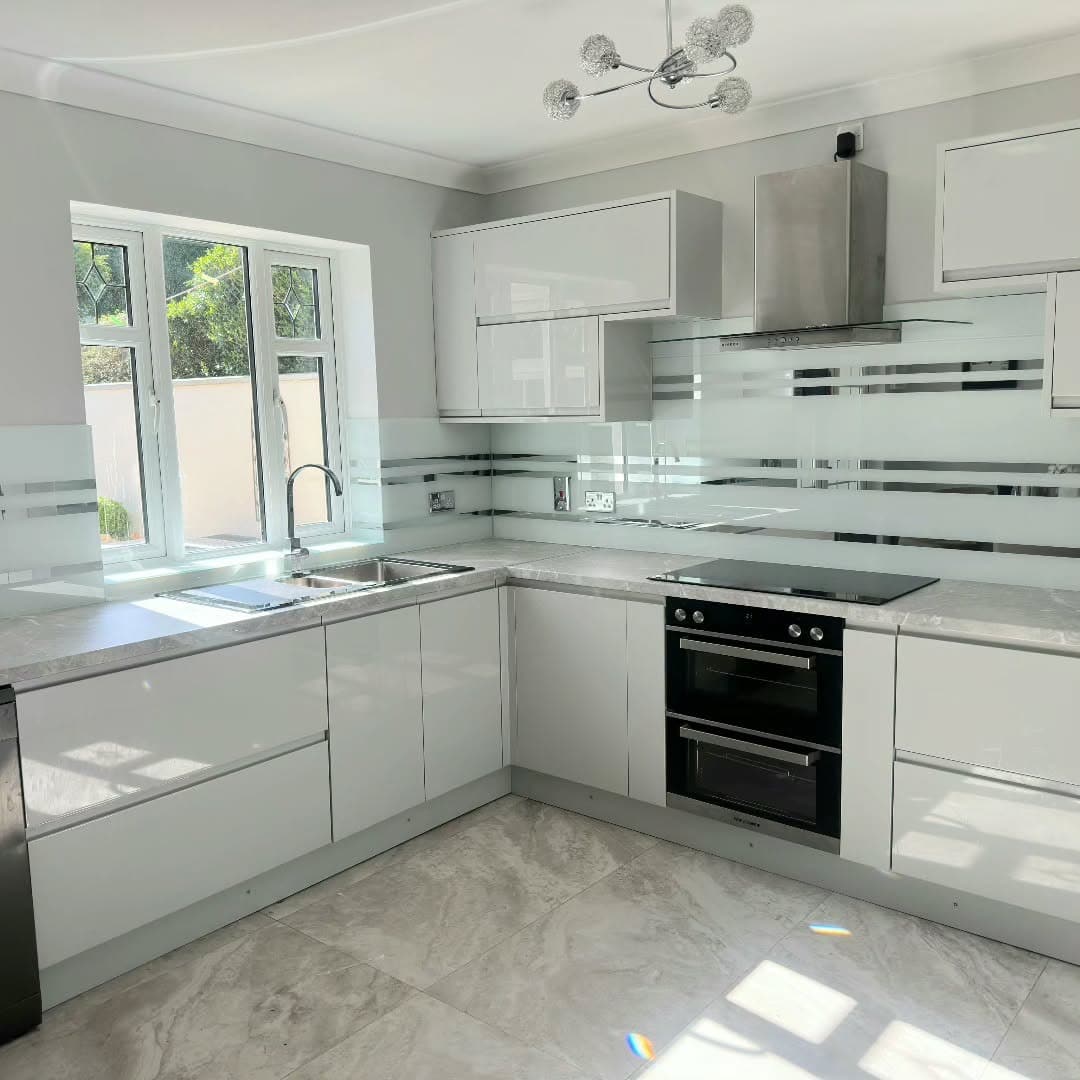 18. Striped Glass Backsplash in a High-Gloss Modern Kitchen - kitchen backsplash ideas