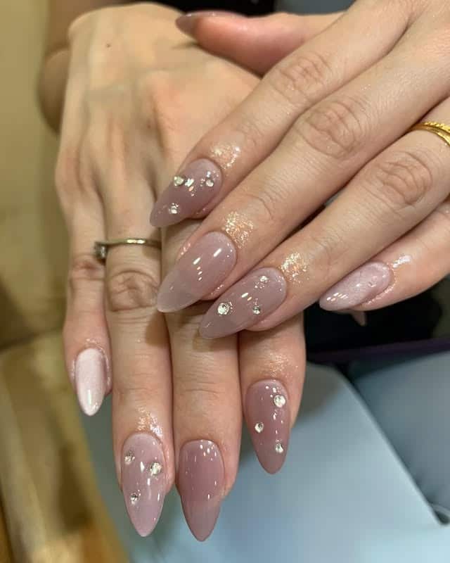 15. Rosy Mauve Gradient Nails with Crystal Drops - subtle nail ideas