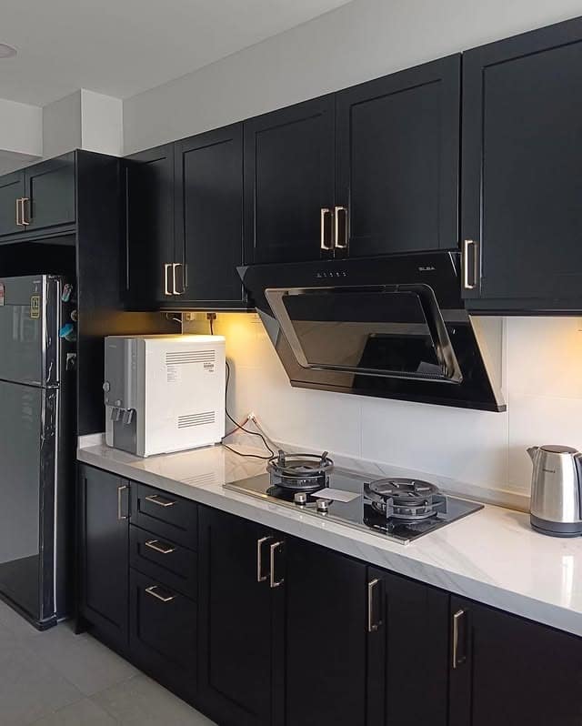 19. Ink Black Contemporary Elegance - kitchen cabinet paint ideas