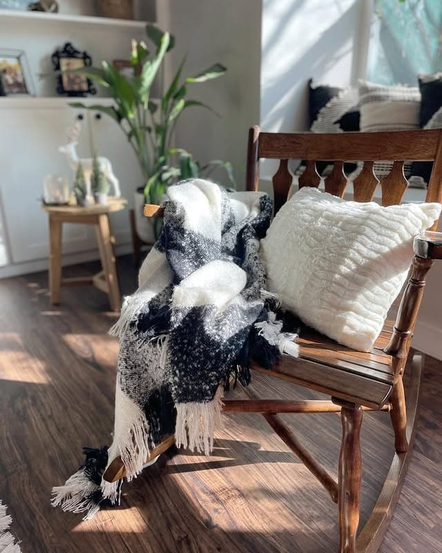 14. Wood Tones and Cozy Sunlight - living room corner ideas