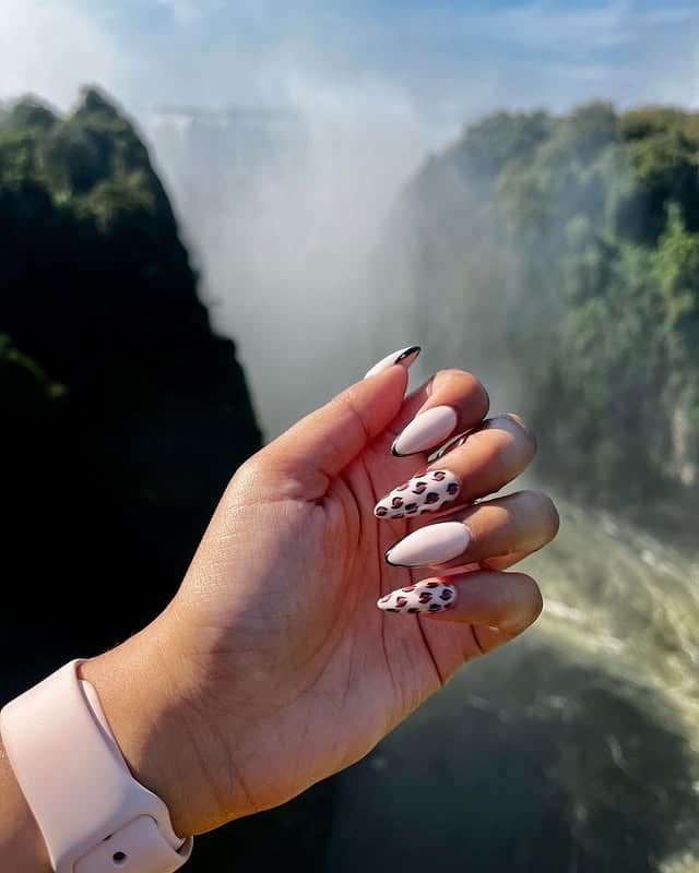 16. Neutral Leopard Safari Nails - african nail ideas