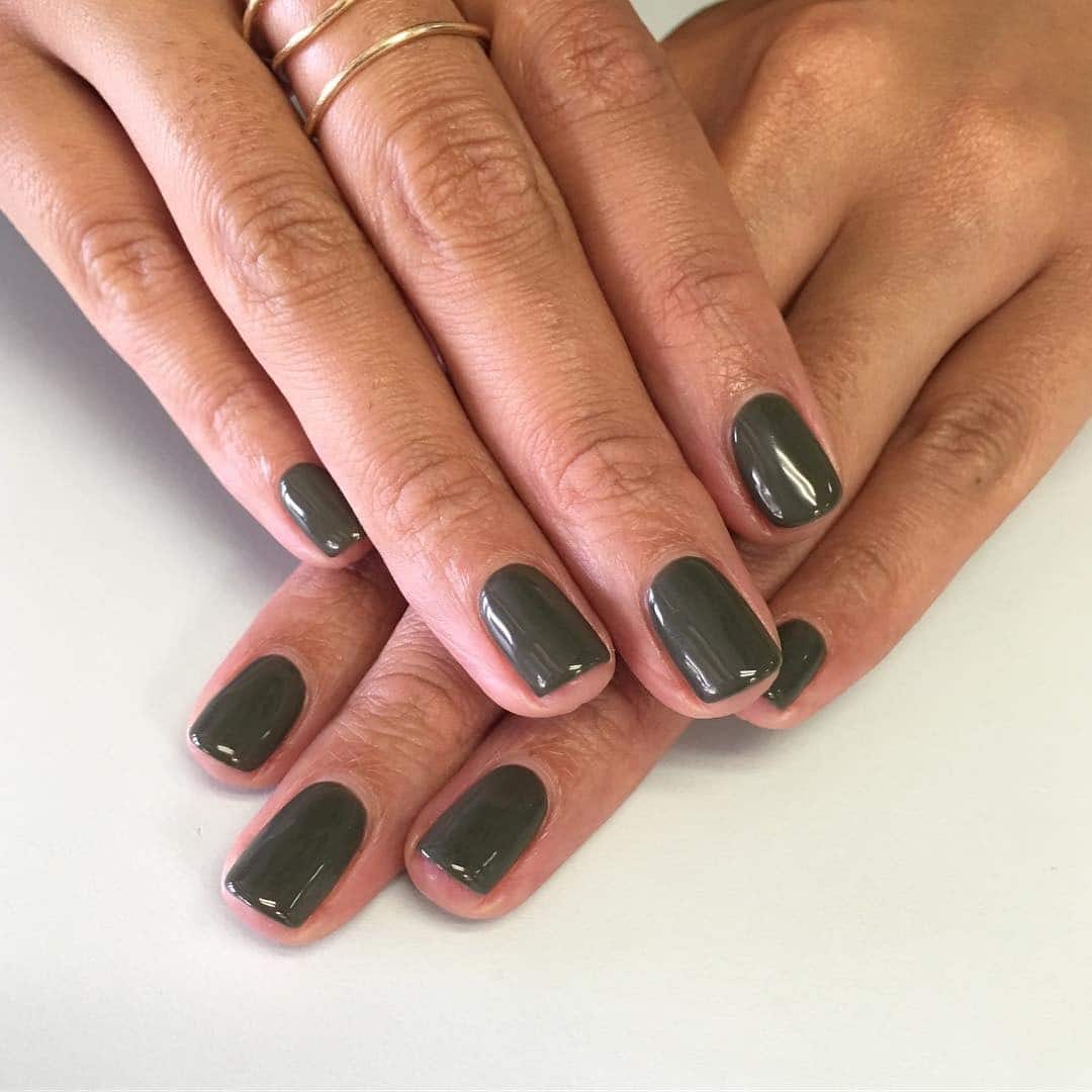 6. Short Black Pearl Chrome Nails - black chrome nail ideas