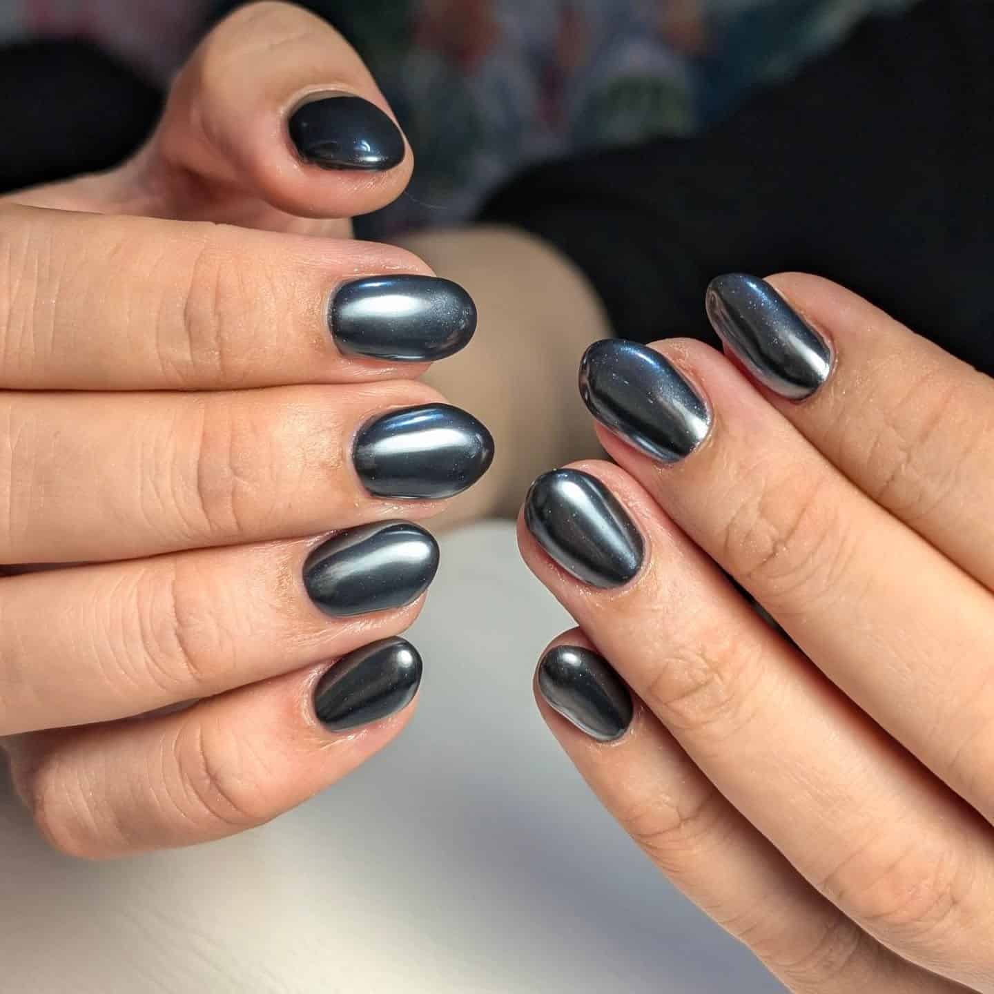 13. Short Gunmetal Chrome Rounds - black chrome nail ideas