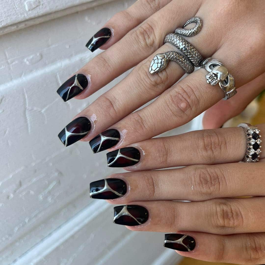 18. Shadow Chrome Facet Nails - black chrome nail ideas