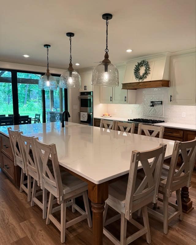 11. Soft White Cabinetry With Warm Wood Accents - barndo kitchen ideas