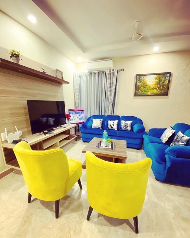 19. Bright Yellow Chairs and Deep Blue Sofas in a Compact Layout - yellow and blue living room ideas