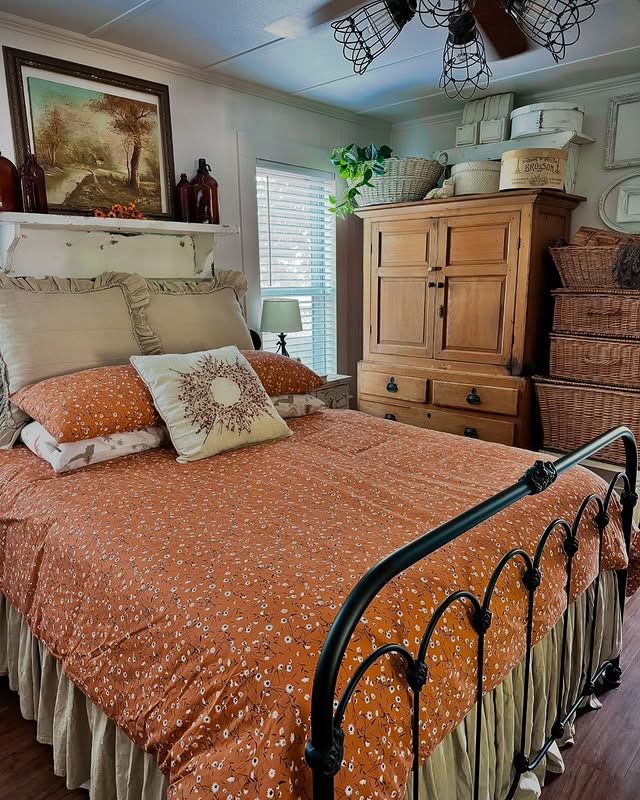 9. Vintage Charm with Pumpkin Spice Tones - fall bedroom ideas