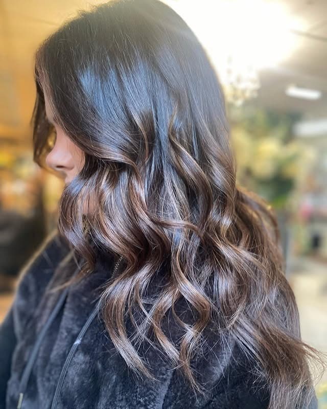 6. Chestnut Caramel Balayage with Subtle Copper Tones - Caramel Balayage with Highlights