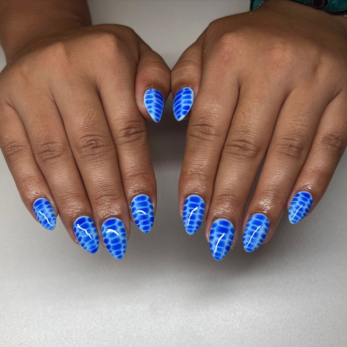 15. Blue Pool-Reflection Oval Nails - blue summer nail ideas