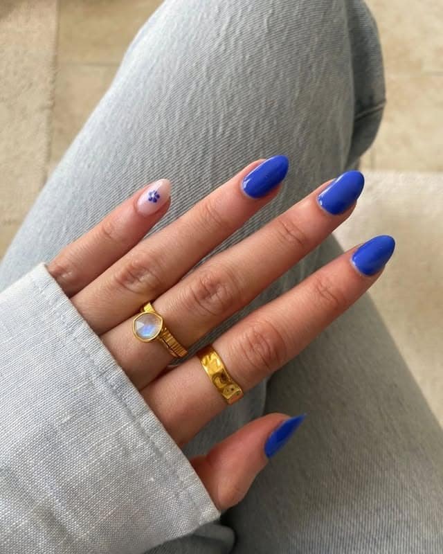 18. Electric Blue Almond Nails with a Tiny Floral Accent - blue summer nail ideas
