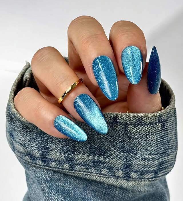 19. Shimmer Aqua & Deep Blue Stiletto Nails - blue summer nail ideas