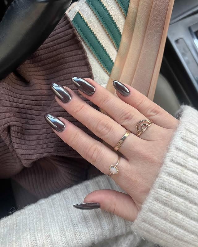 20. Smoky Brown Chrome Almond Nails - brown fall nail ideas