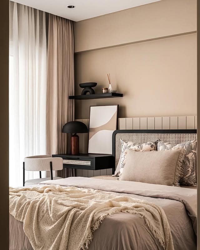 15. Warm Neutrals with Black Accents - black and cream bedroom ideas