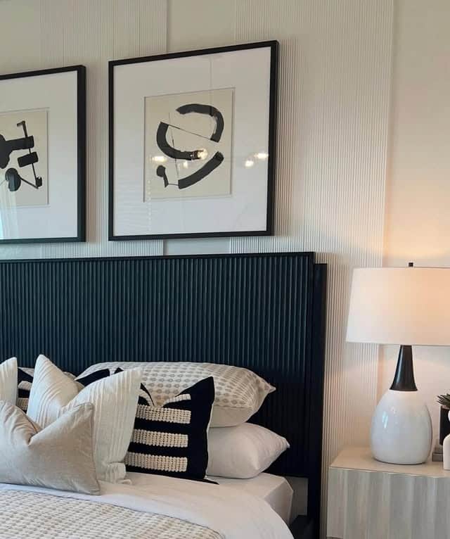 18. Artful Black and Cream Textures - black and cream bedroom ideas