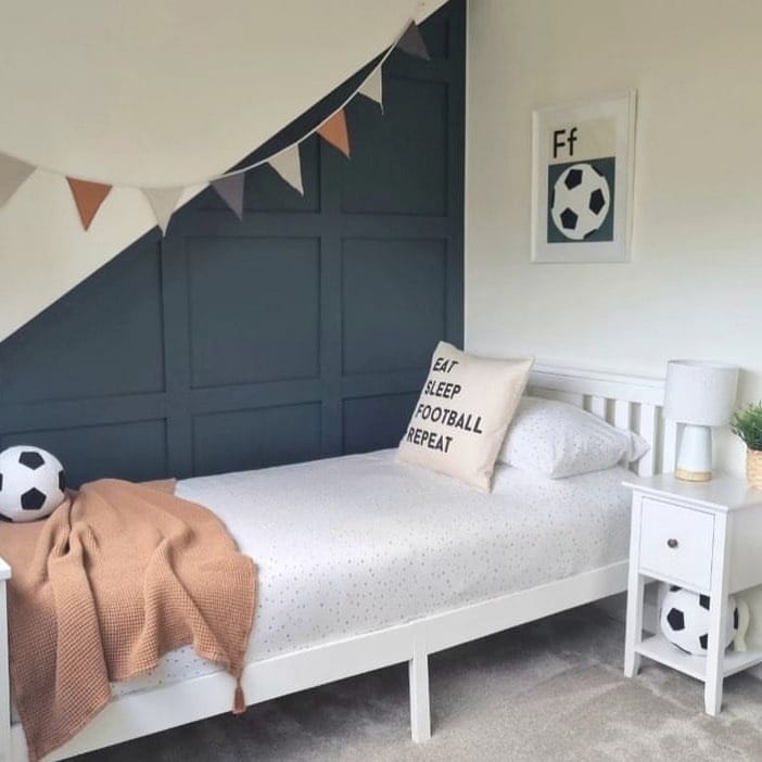 9. Banner-Style Wall with Football Letter Print - football bedroom ideas