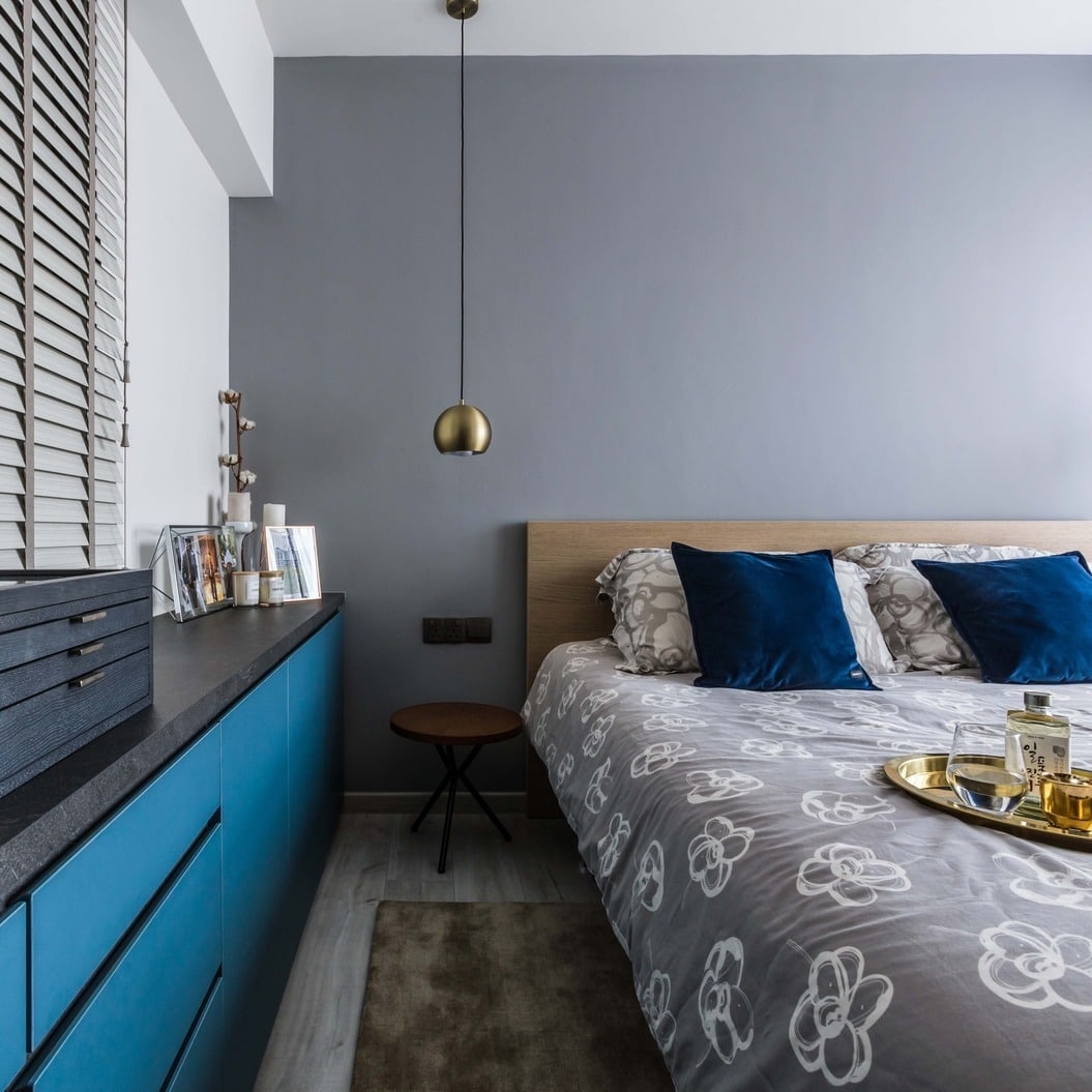 11. Steel Grey Calm with Deep Blue Highlights - grey wall bedroom ideas