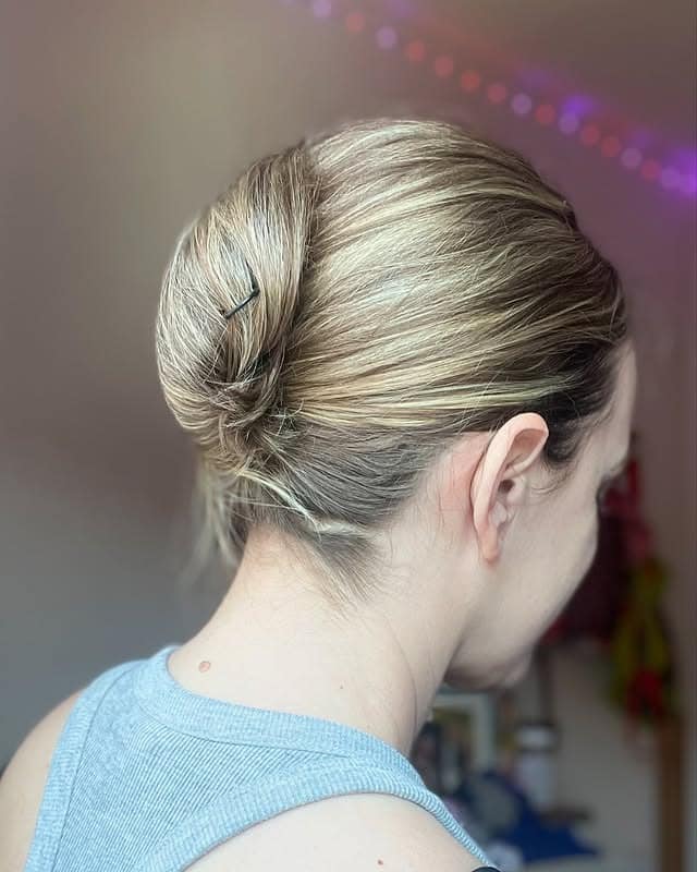 18. Classic French Roll in Beige Blonde - Simple Hairstyles