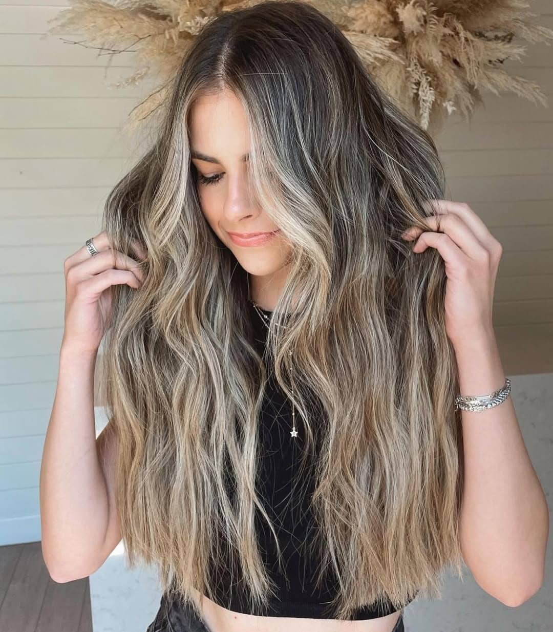 20. Beach-Linen Blonde Long Waves - Summer Hairstyles