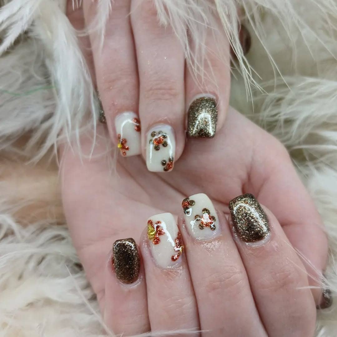 4. Bronze Glitter & Autumn Bloom Square Nails - fall flower nail ideas