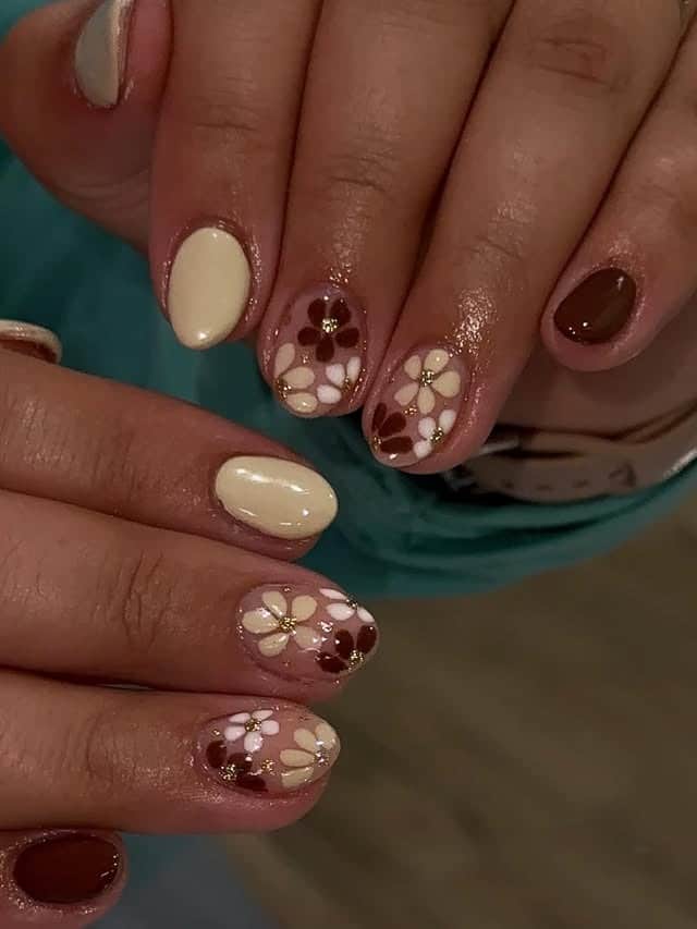 6. Cream & Cocoa Mixed Bloom Nails - fall flower nail ideas