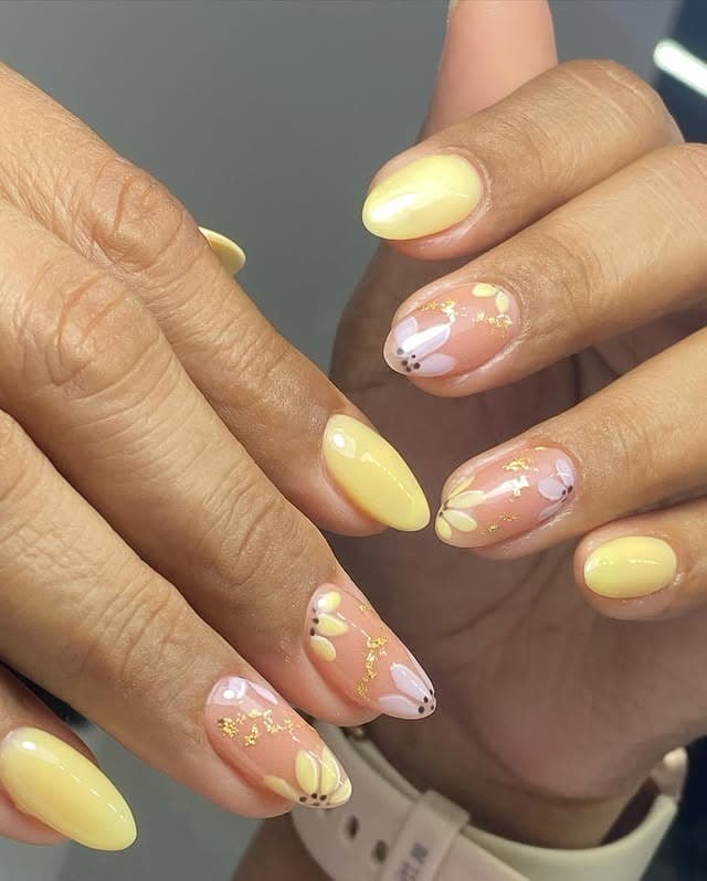 2. Pastel Yellow Daisy Dip Nails - flower dip nail ideas