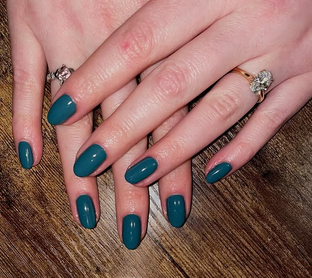 8. Teal Forest Shine – Medium Oval Nails - forest green nail ideas