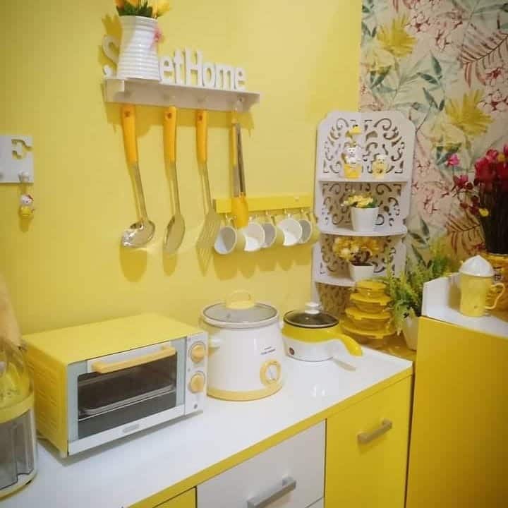 14. Playful Sunshine Kitchen With Coordinated Accessories - yellow kitchen ideas