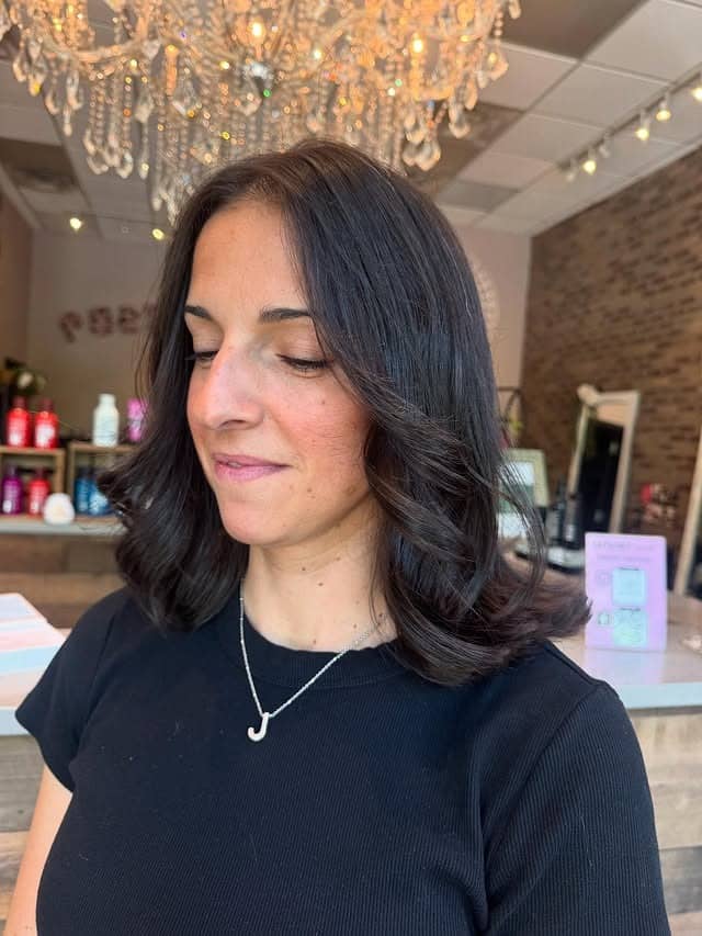 20. Classic Dark Lob With Polished Curled Ends - Lob Hairstyles